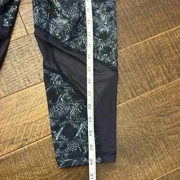 Varley 17” Cropped Leggings - Picture 8 of 9